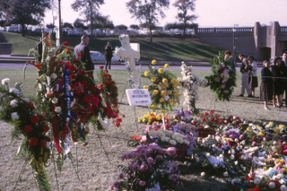 Illustration for article titled Artist Discovers Unseen Color Photos of JFK's Final Moments